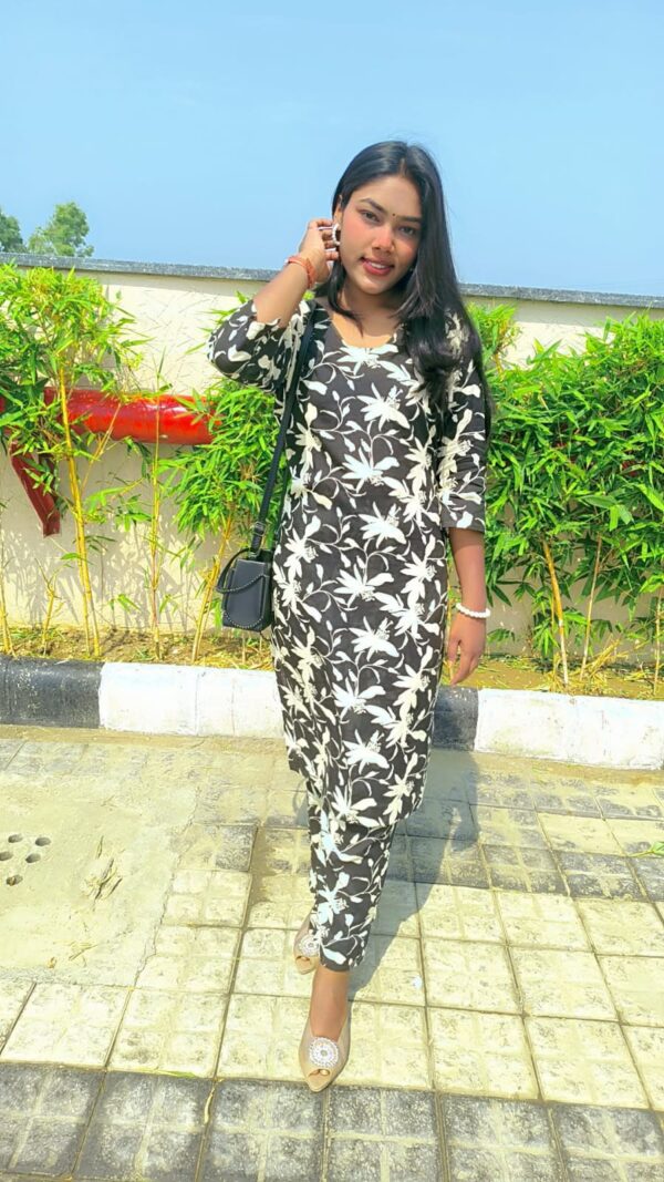 Kaalika Charm – Black Beauty in Bloom